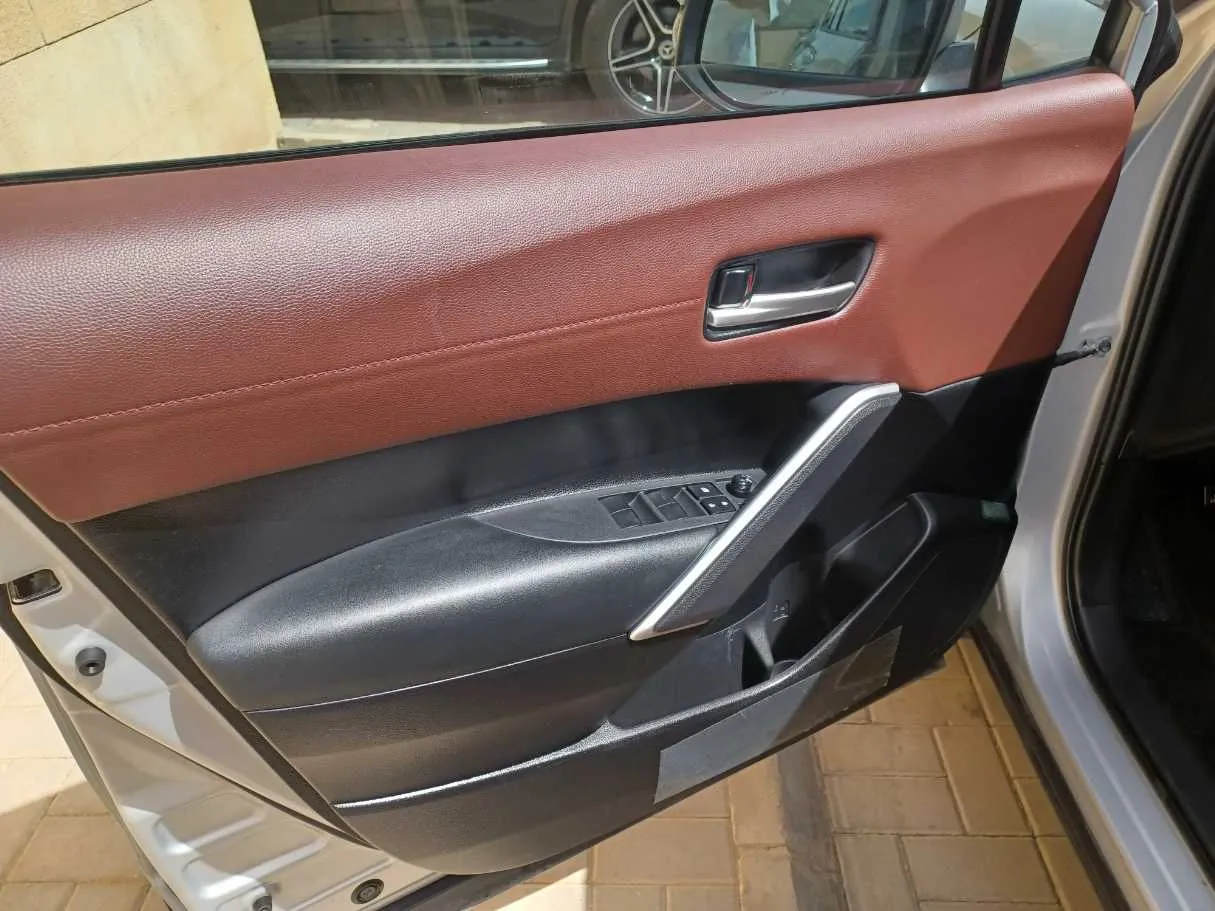 Car image 10