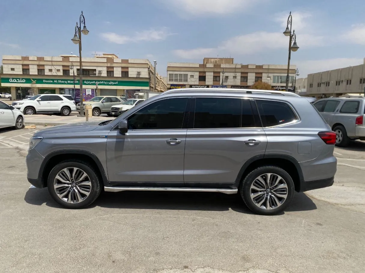 Car image 8