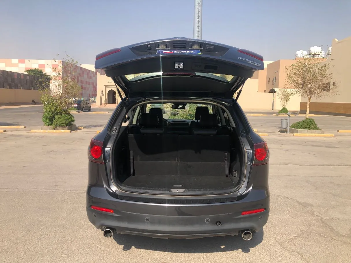 Car image 19