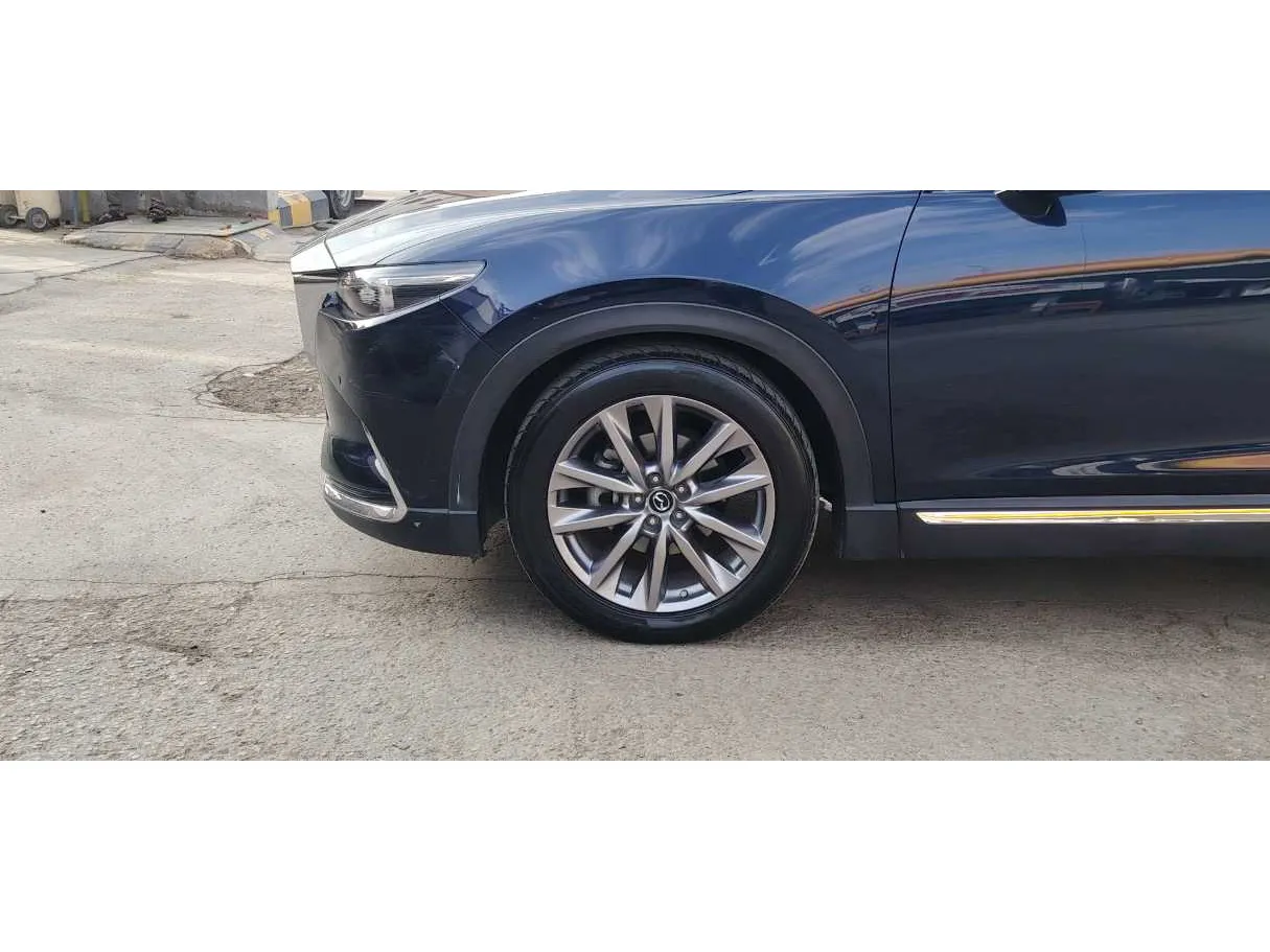 Car image 9