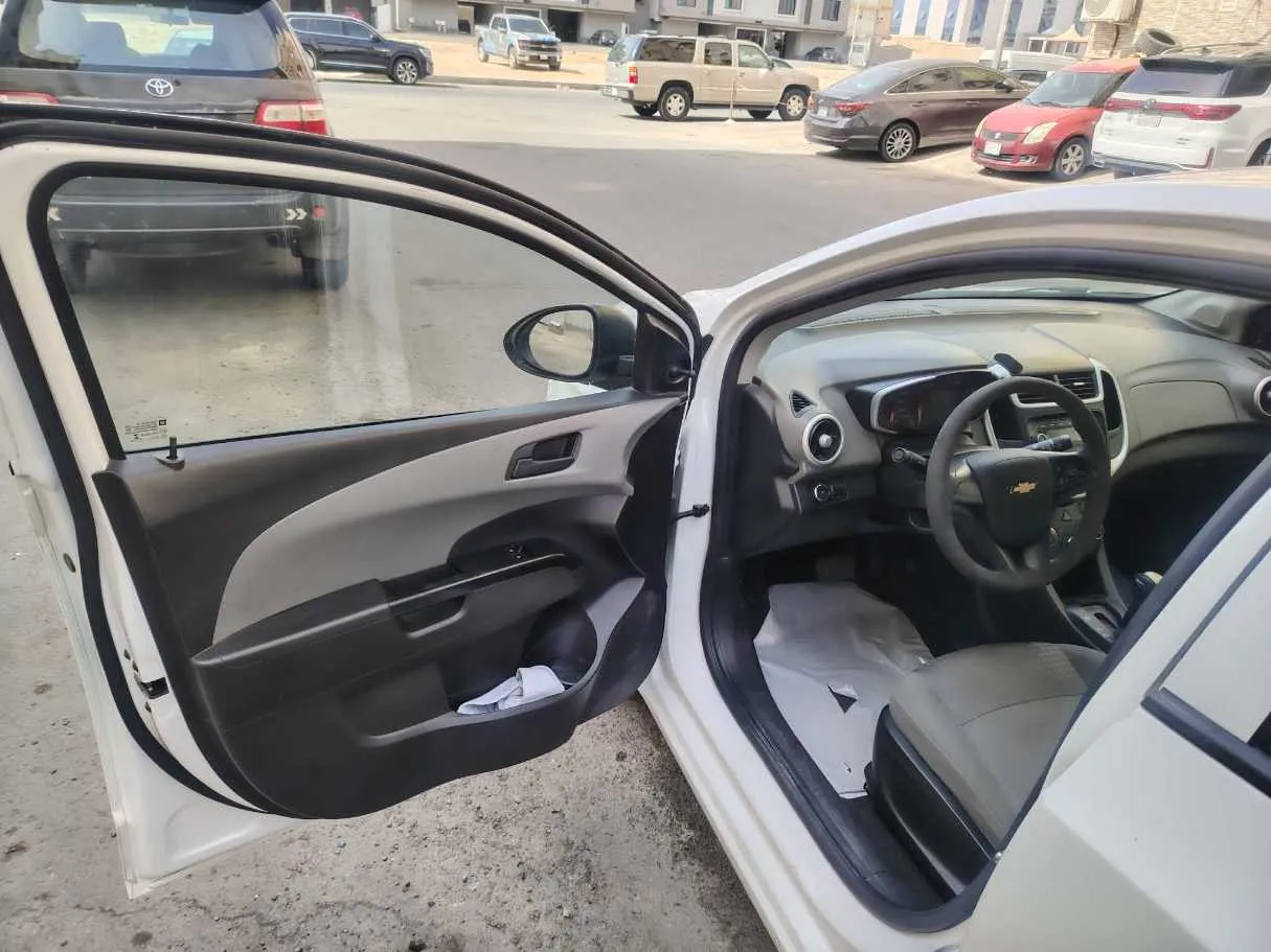Car image 11