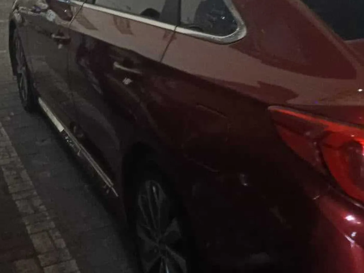 Car image 25