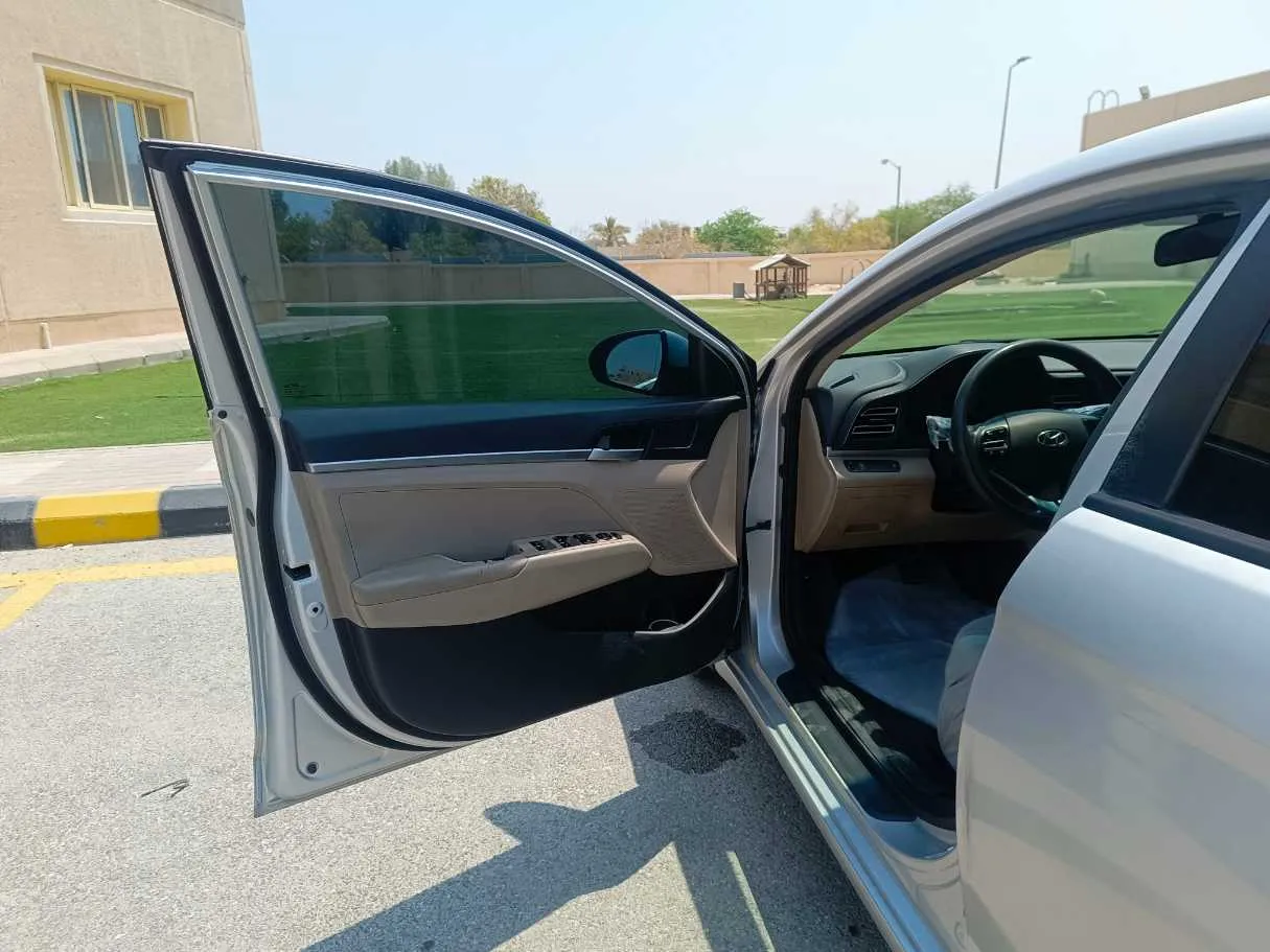 Car image 10