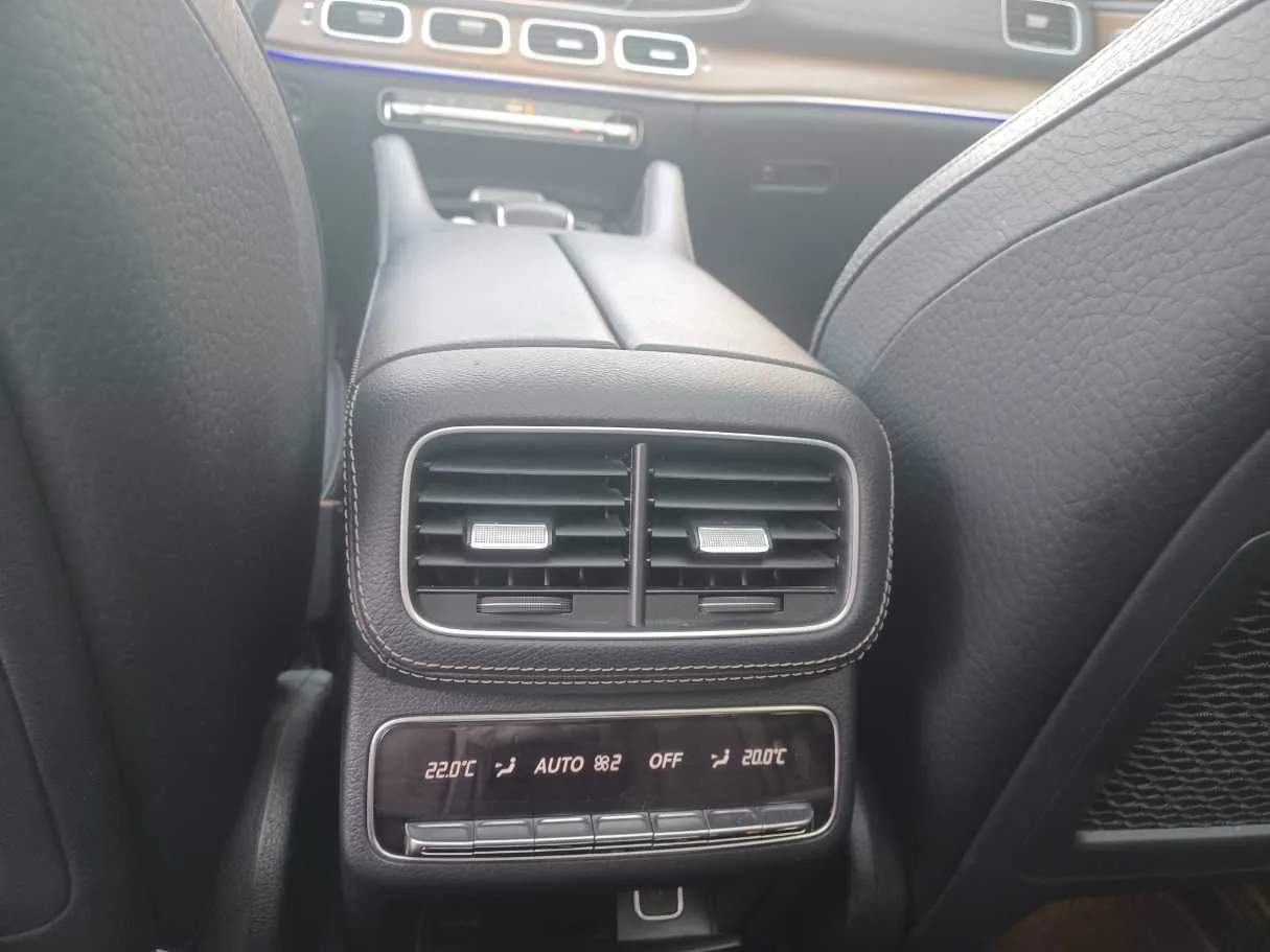 Car image 24