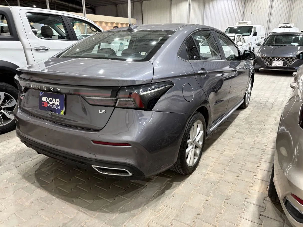 Car image 4
