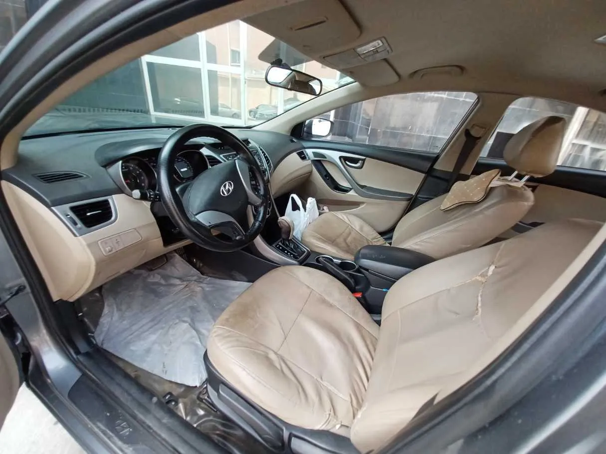 Car image 10