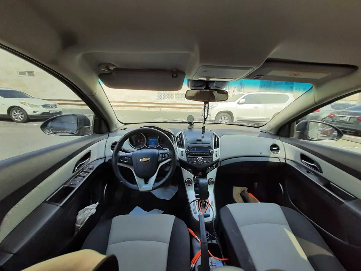 Car image 14