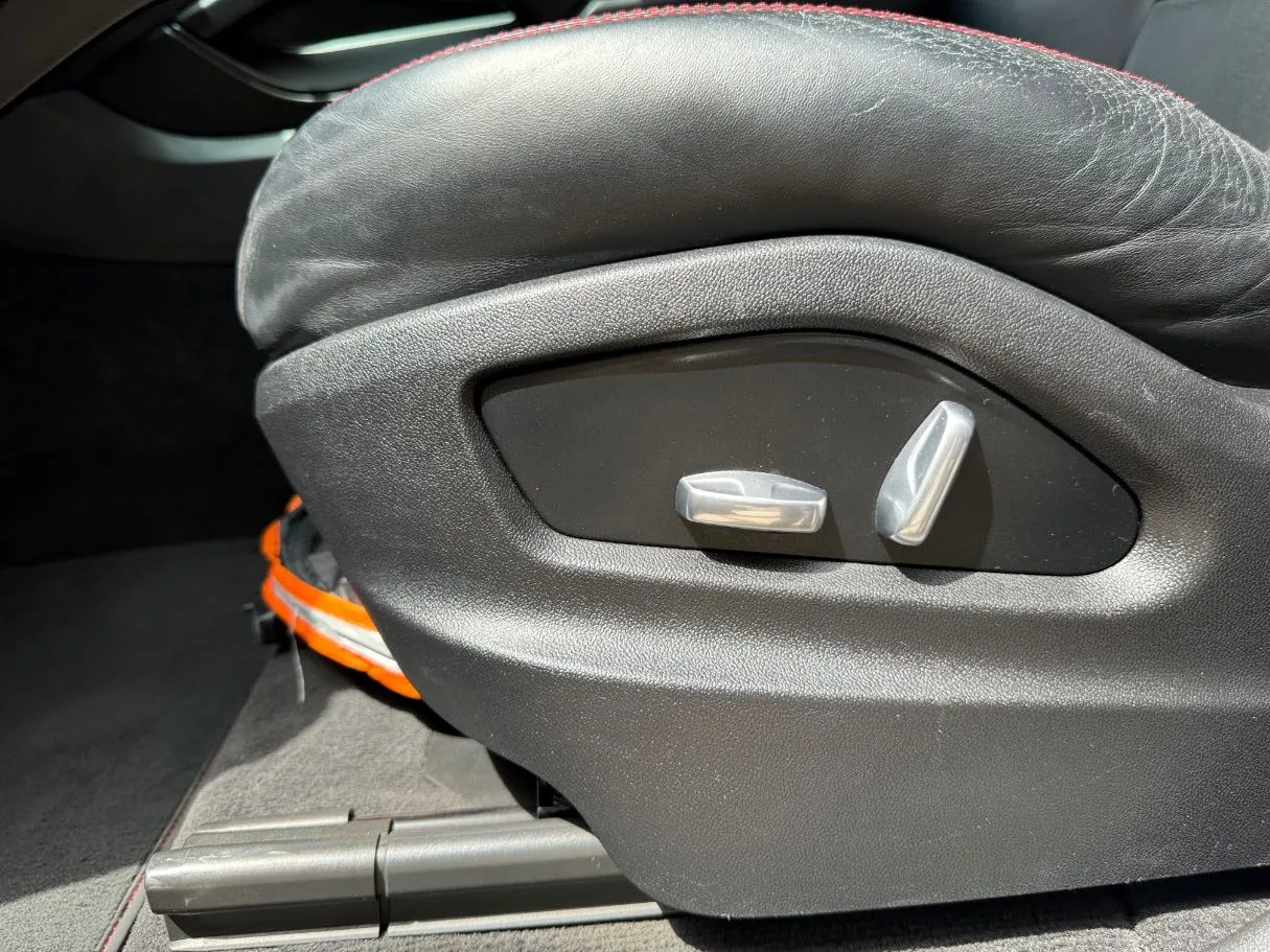 Car image 23
