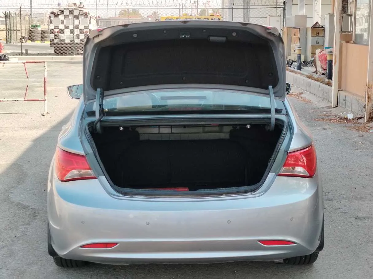 Car image 27