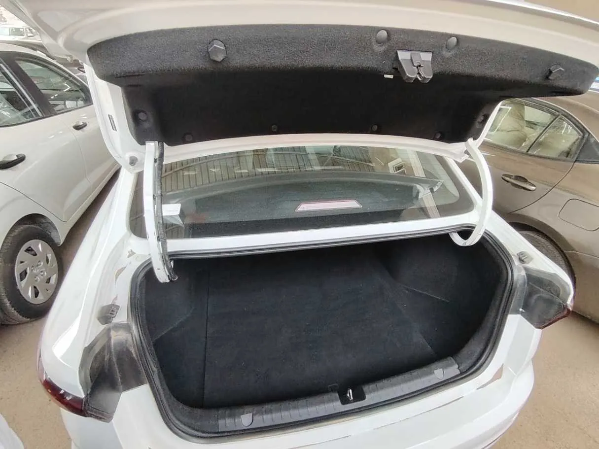 Car image 31