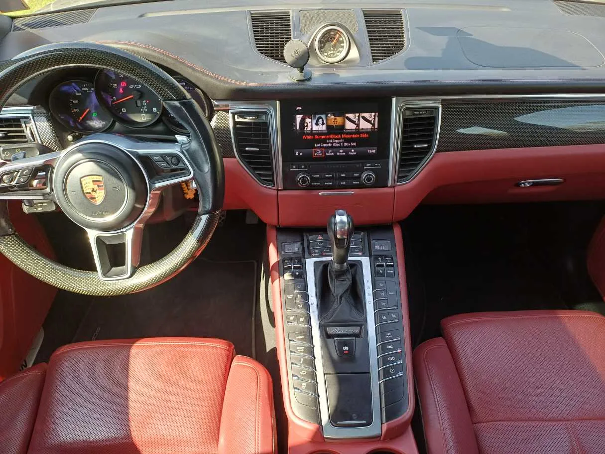 Car image 16