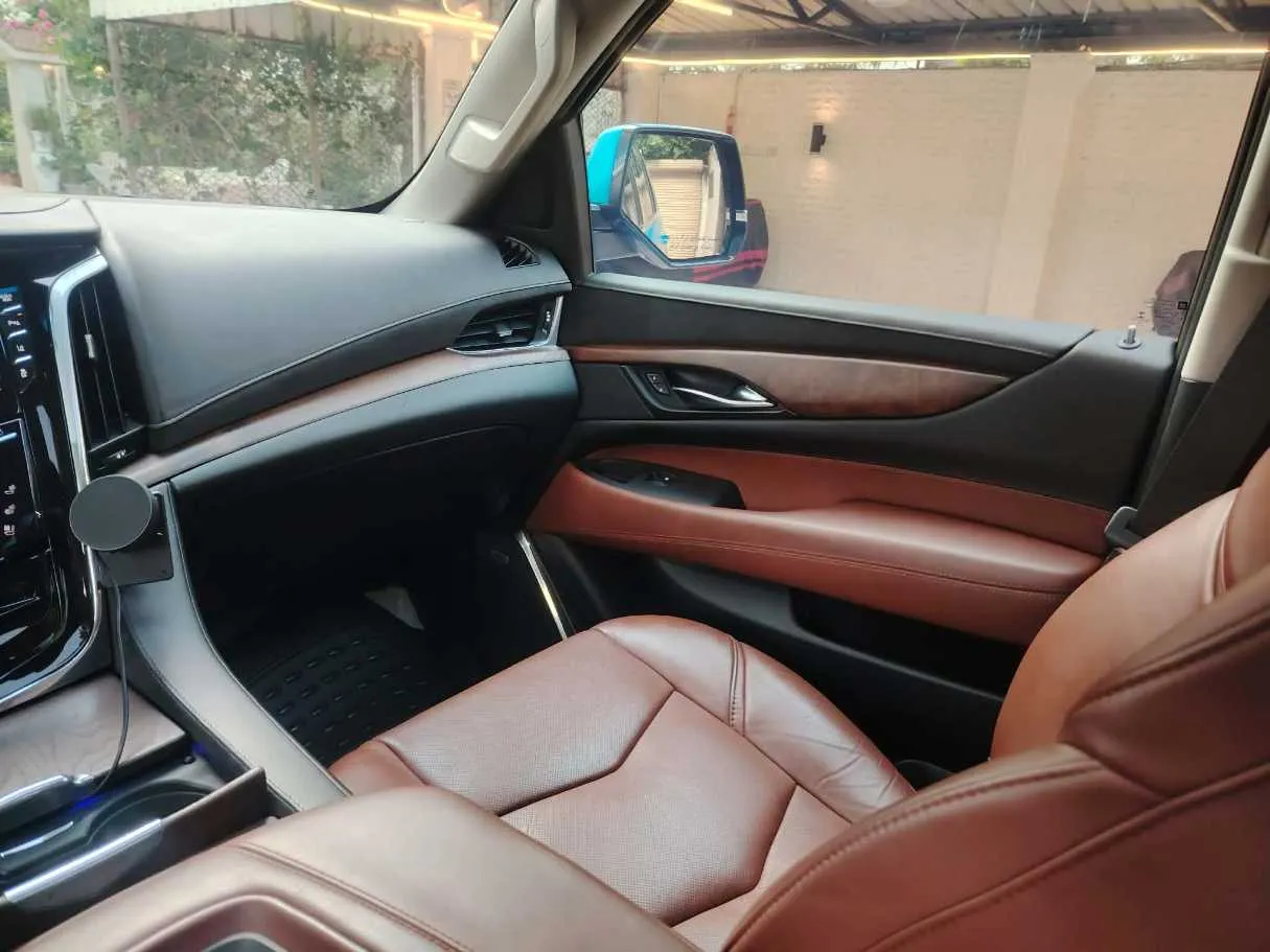 Car image 24