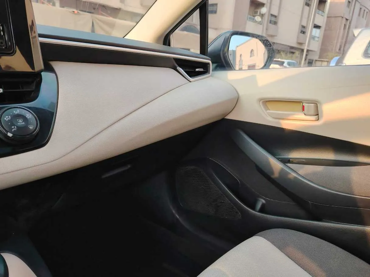 Car image 30