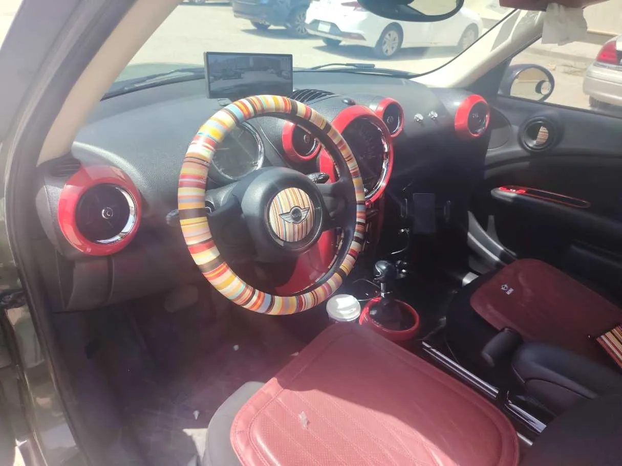 Car image 13