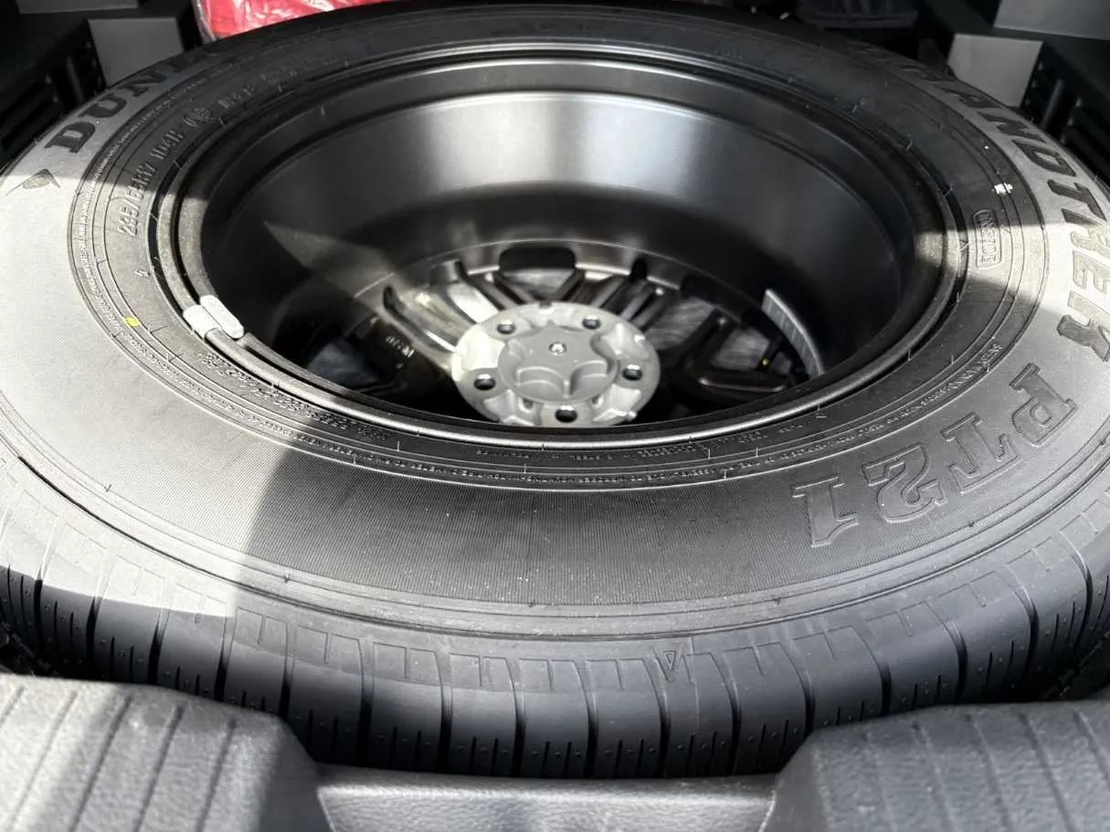 Car image 24