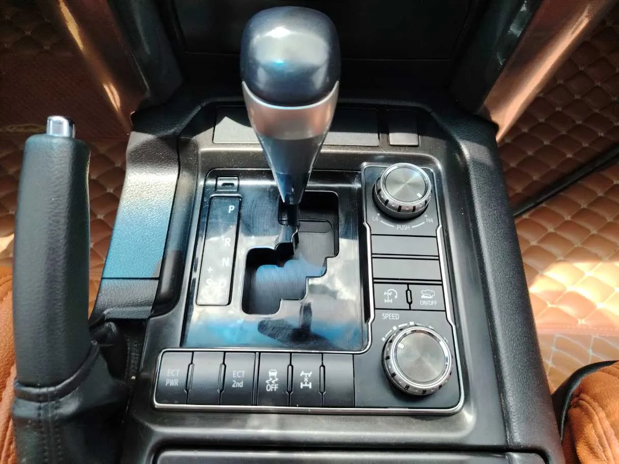 Car image 20