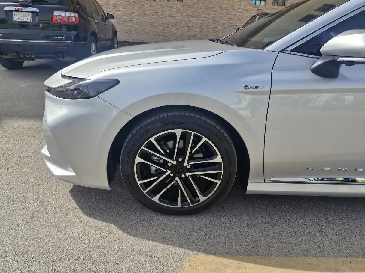 Car image 9
