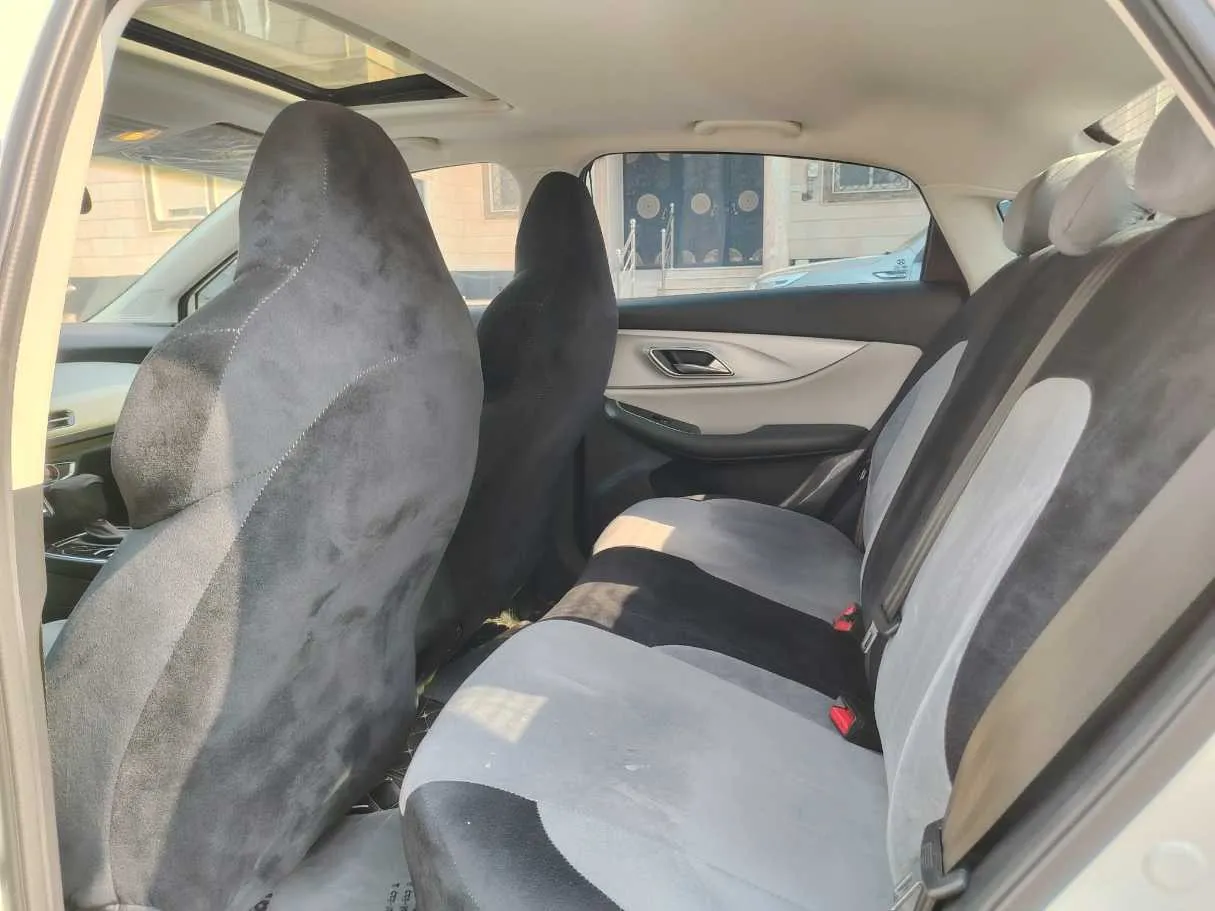 Car image 17