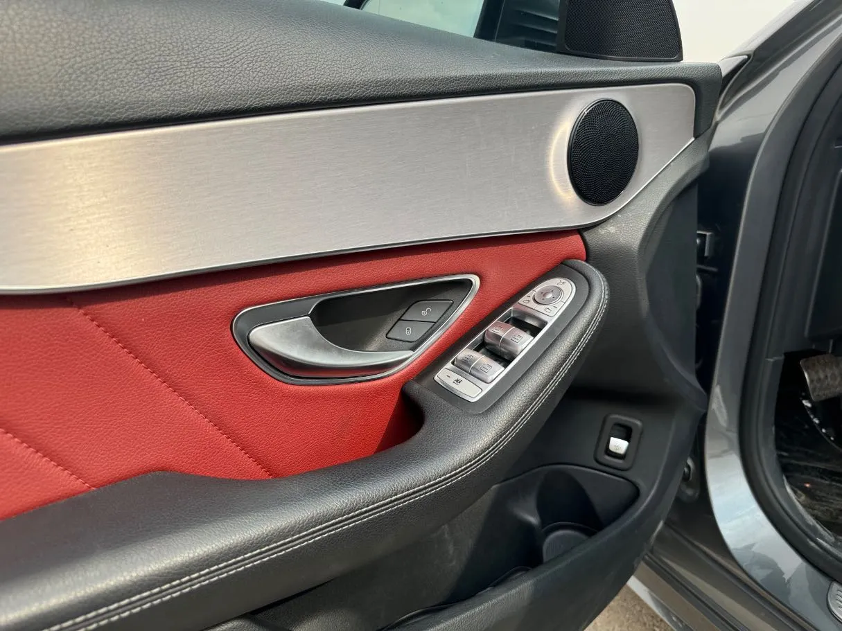 Car image 27