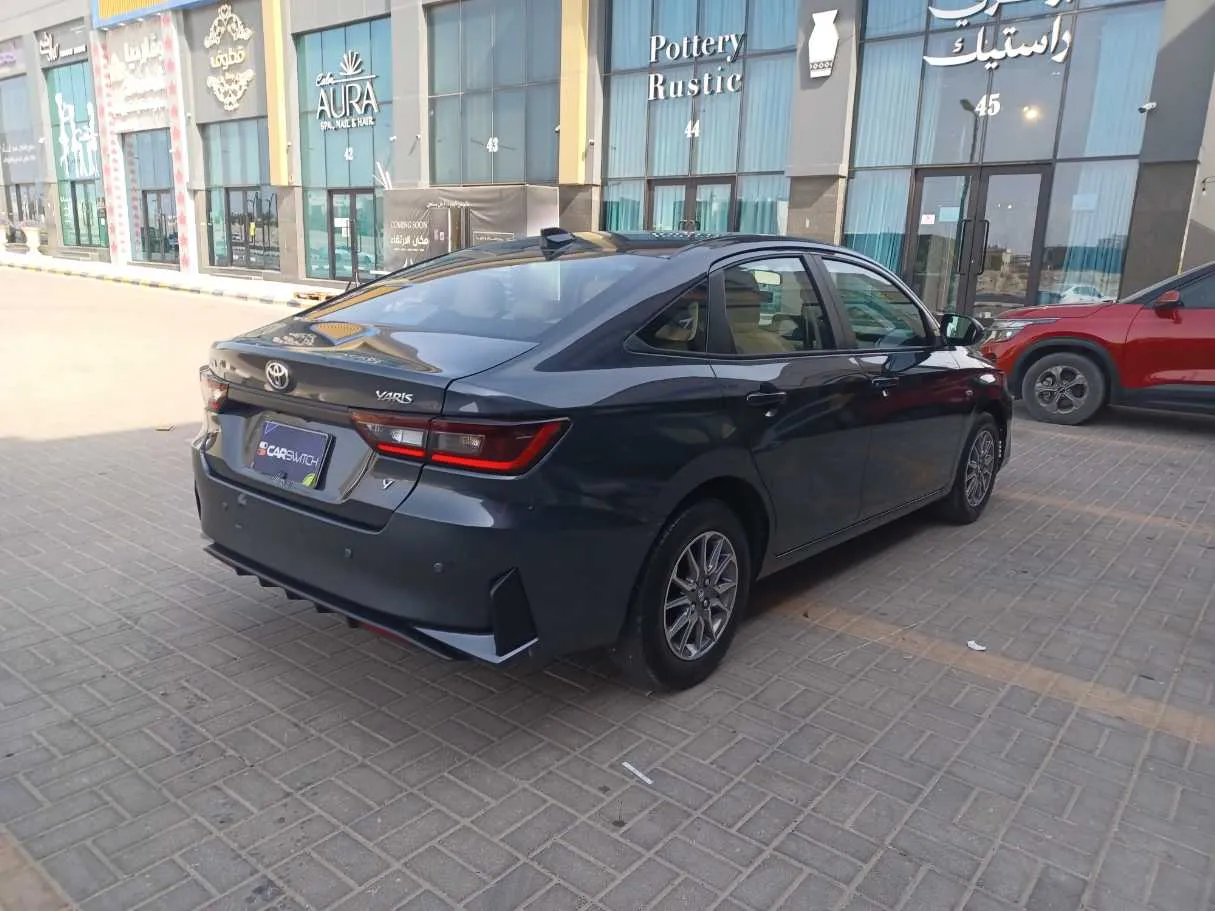Car image 5