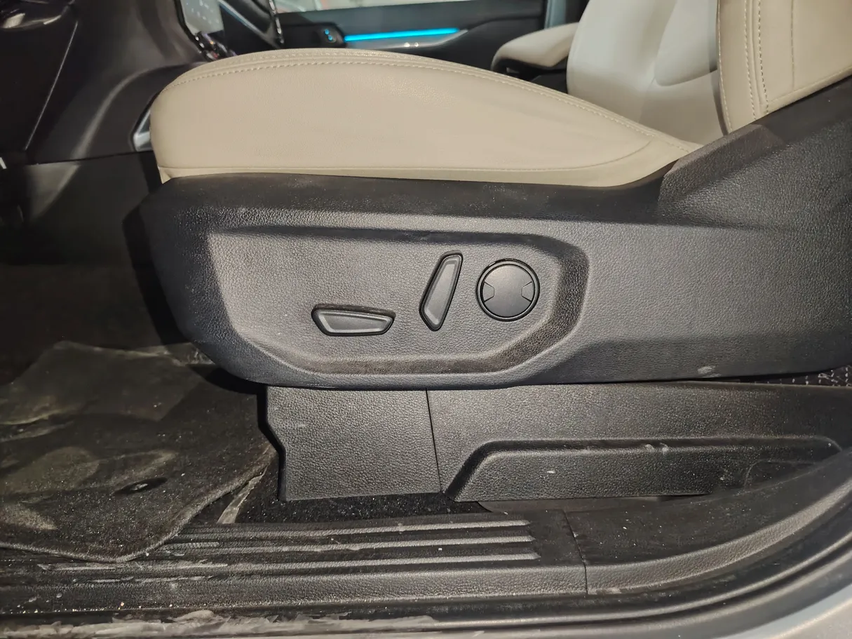 Car image 29