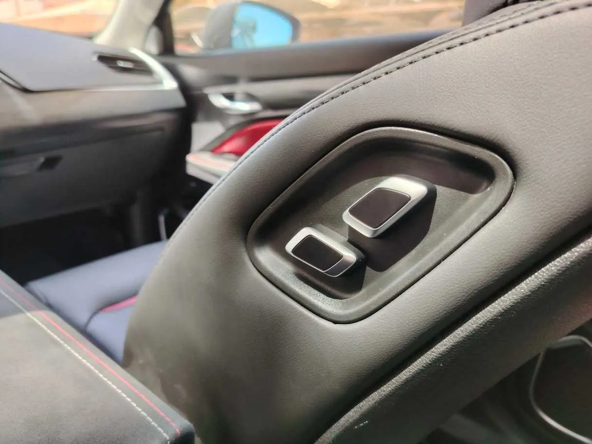 Car image 36