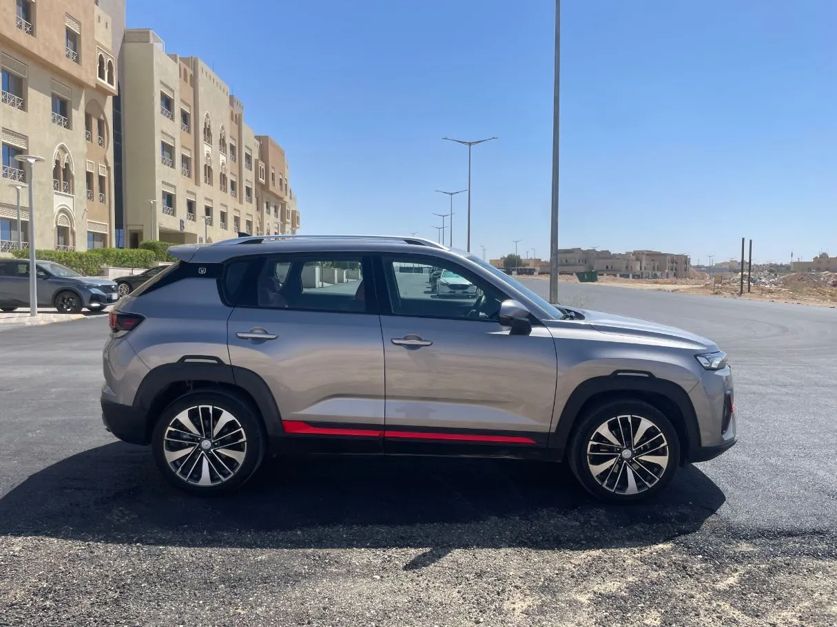 Car image 4