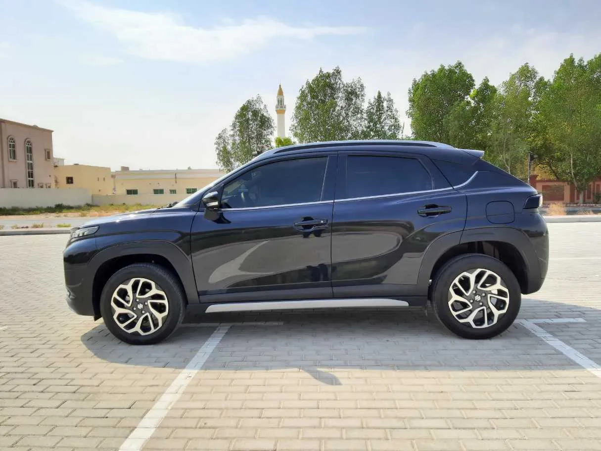 Car image 4
