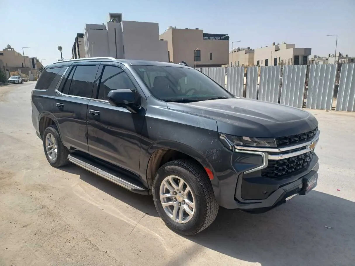 Car image 3