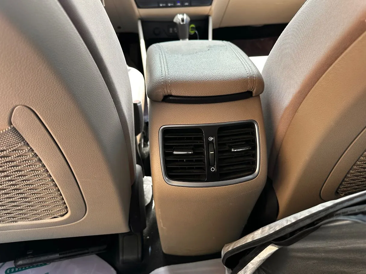 Car image 25