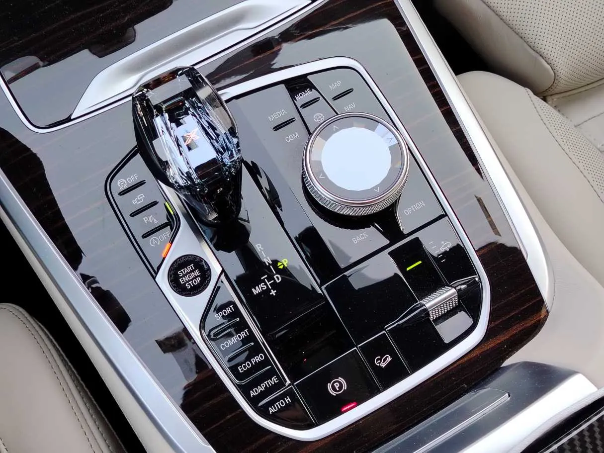 Car image 23