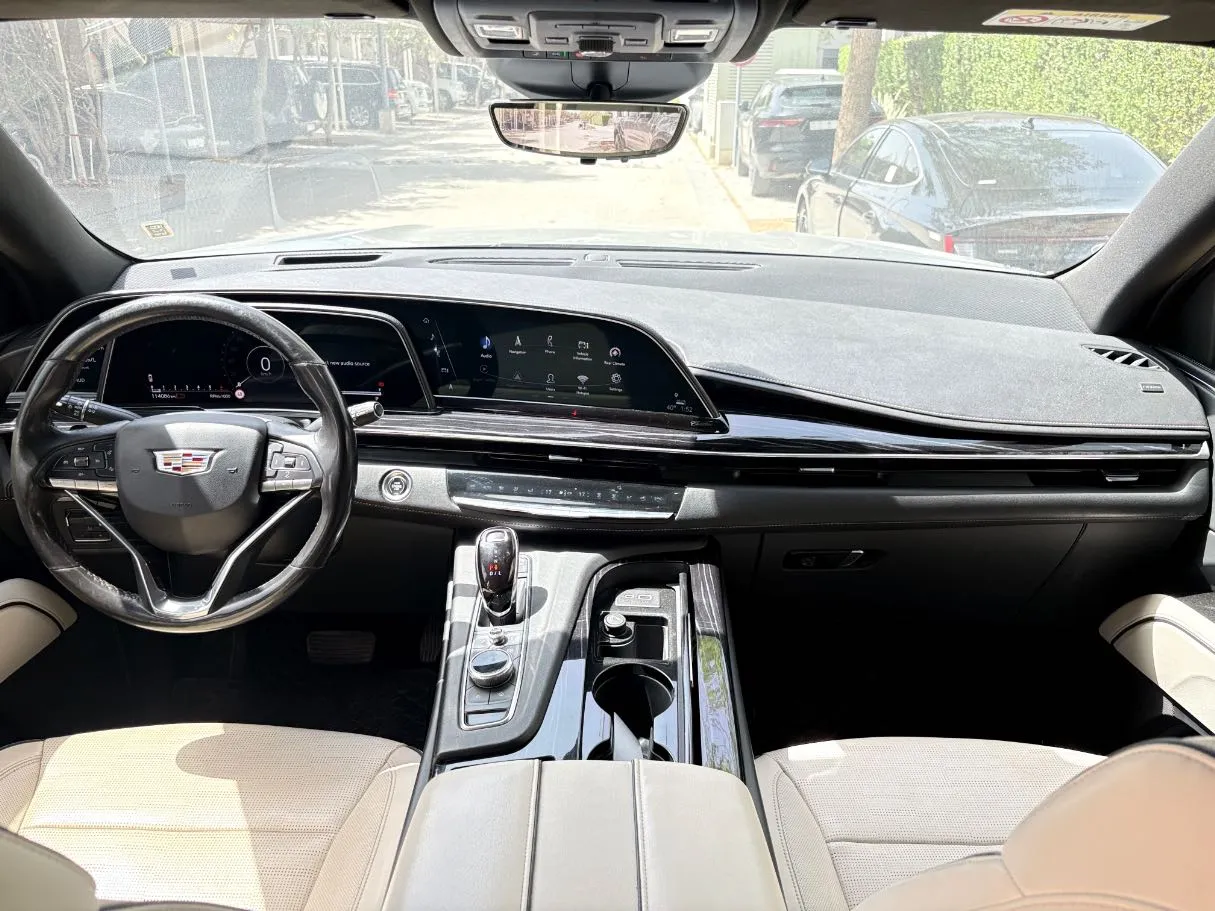 Car image 18
