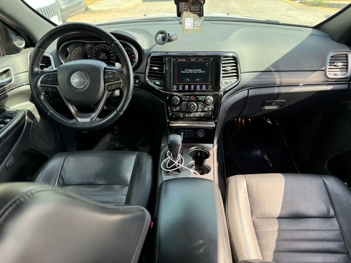 Car image 15