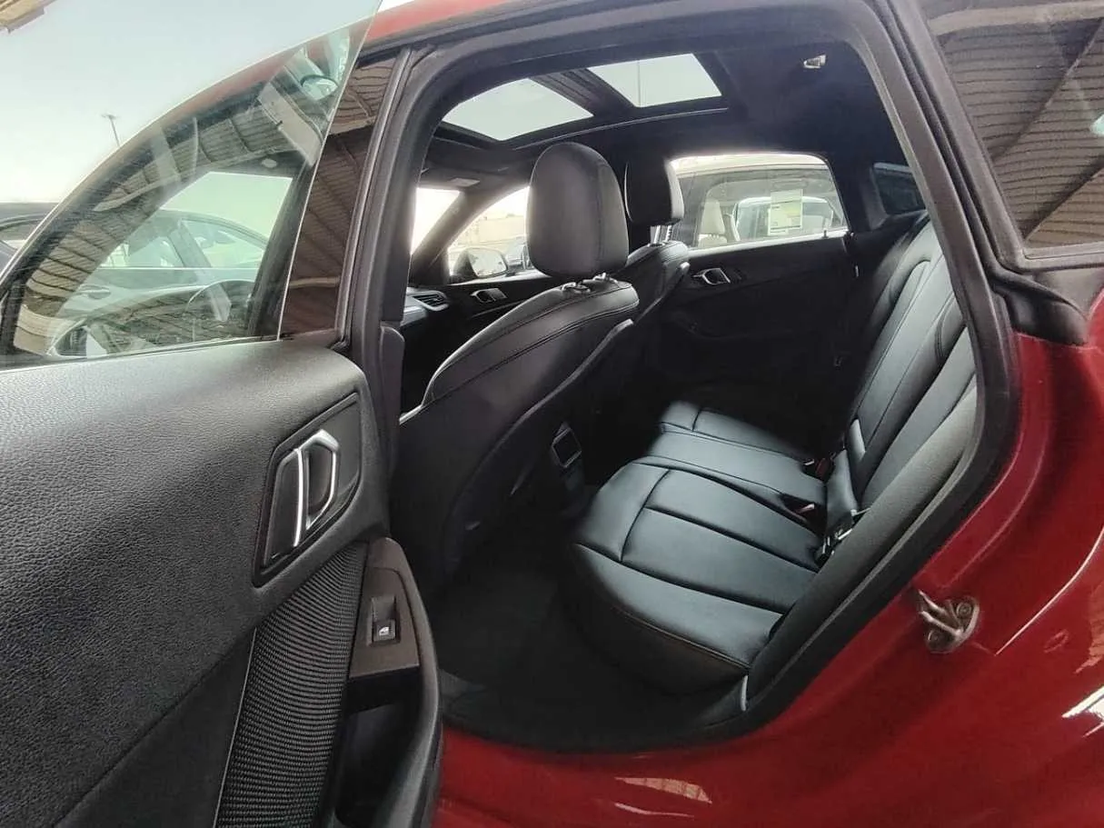 Car image 20