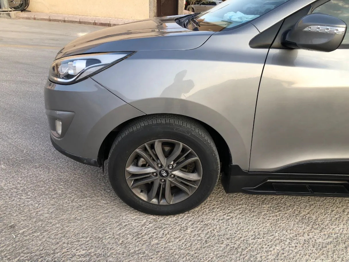 Car image 9