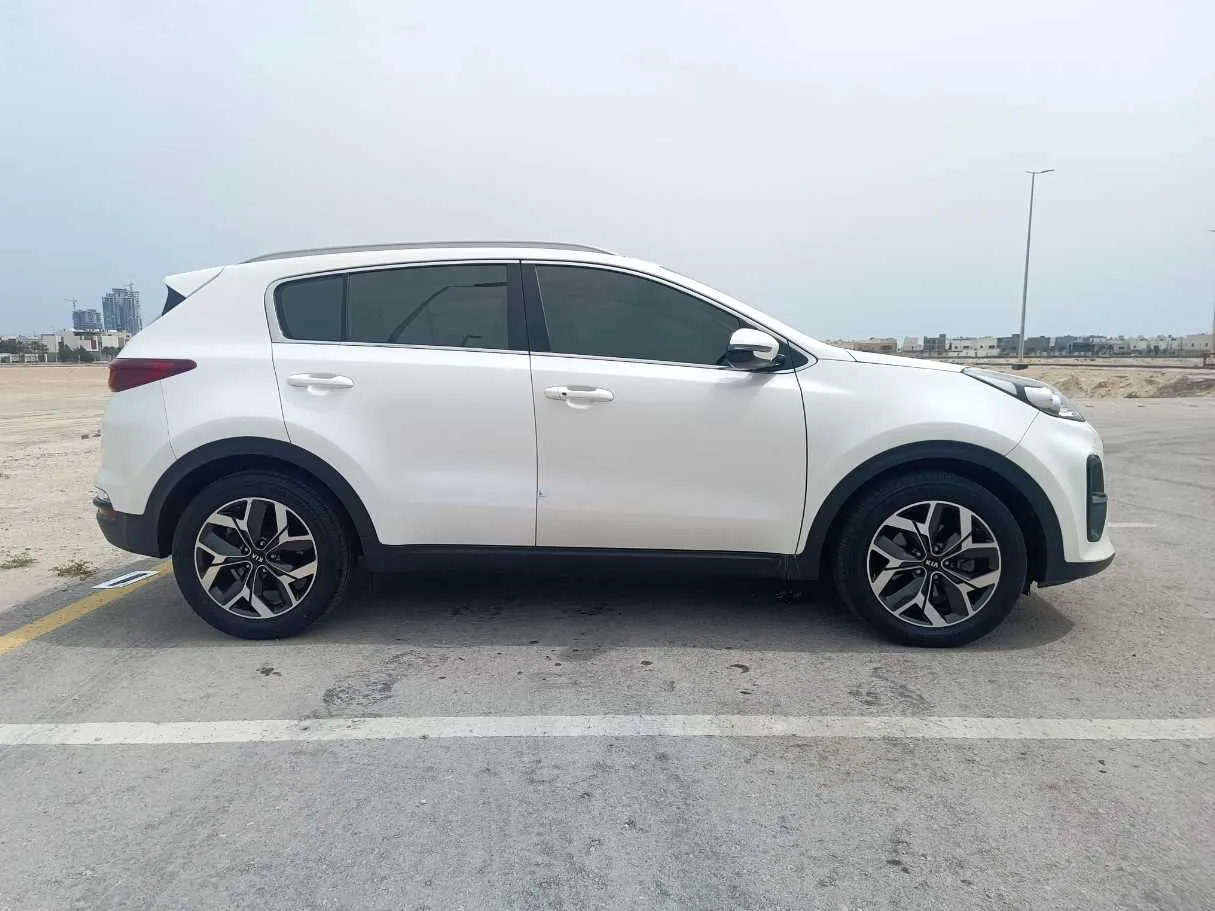 Car image 4