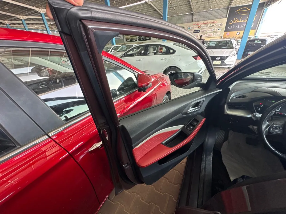Car image 8