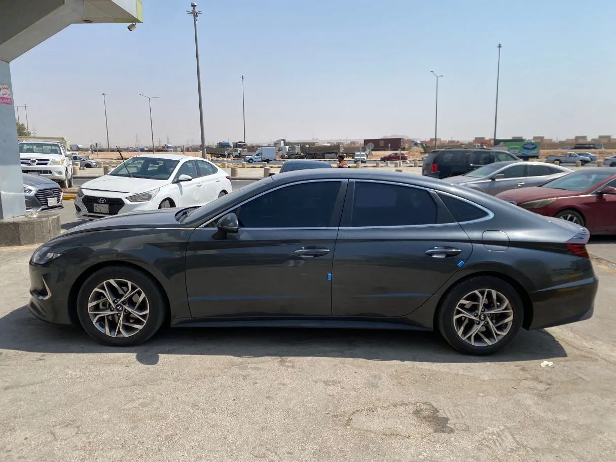 Car image 8