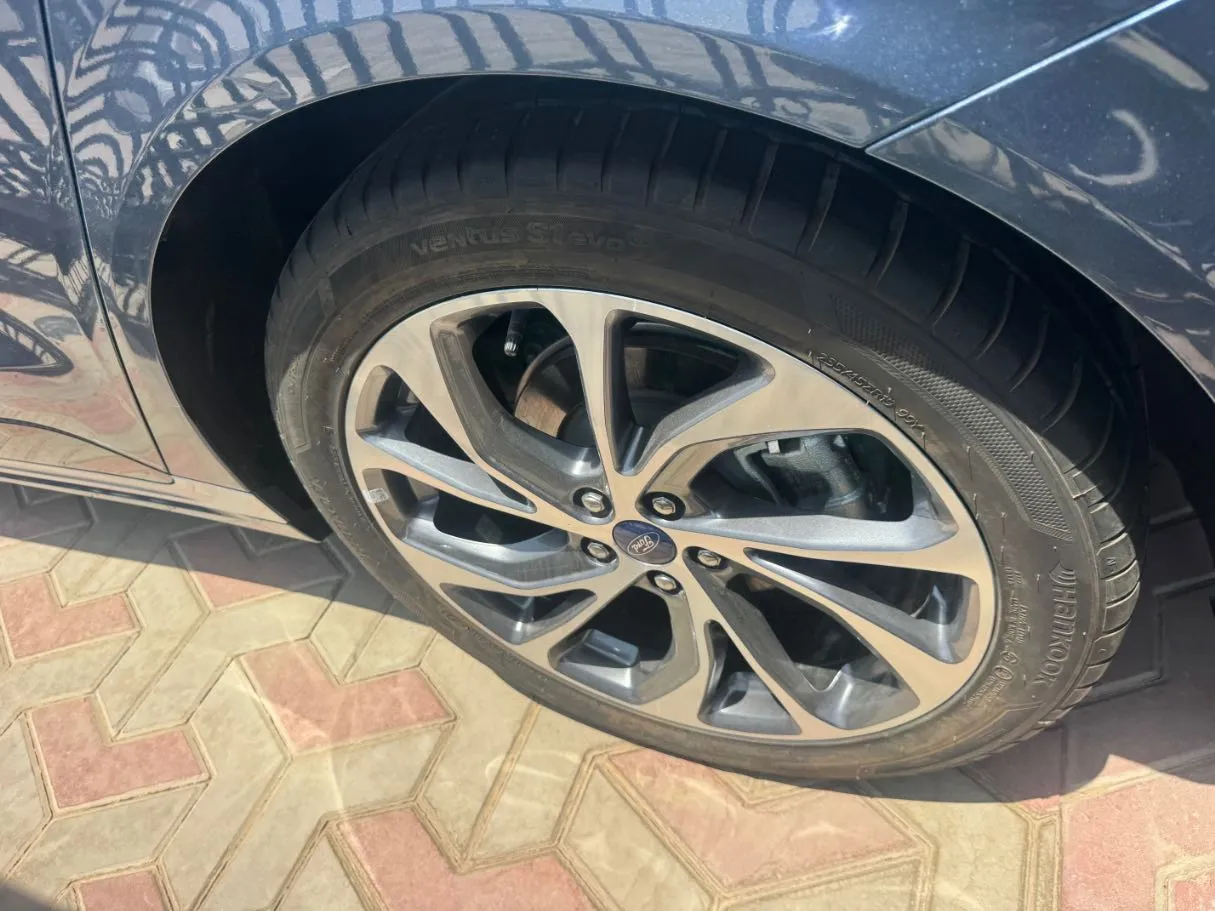 Car image 6