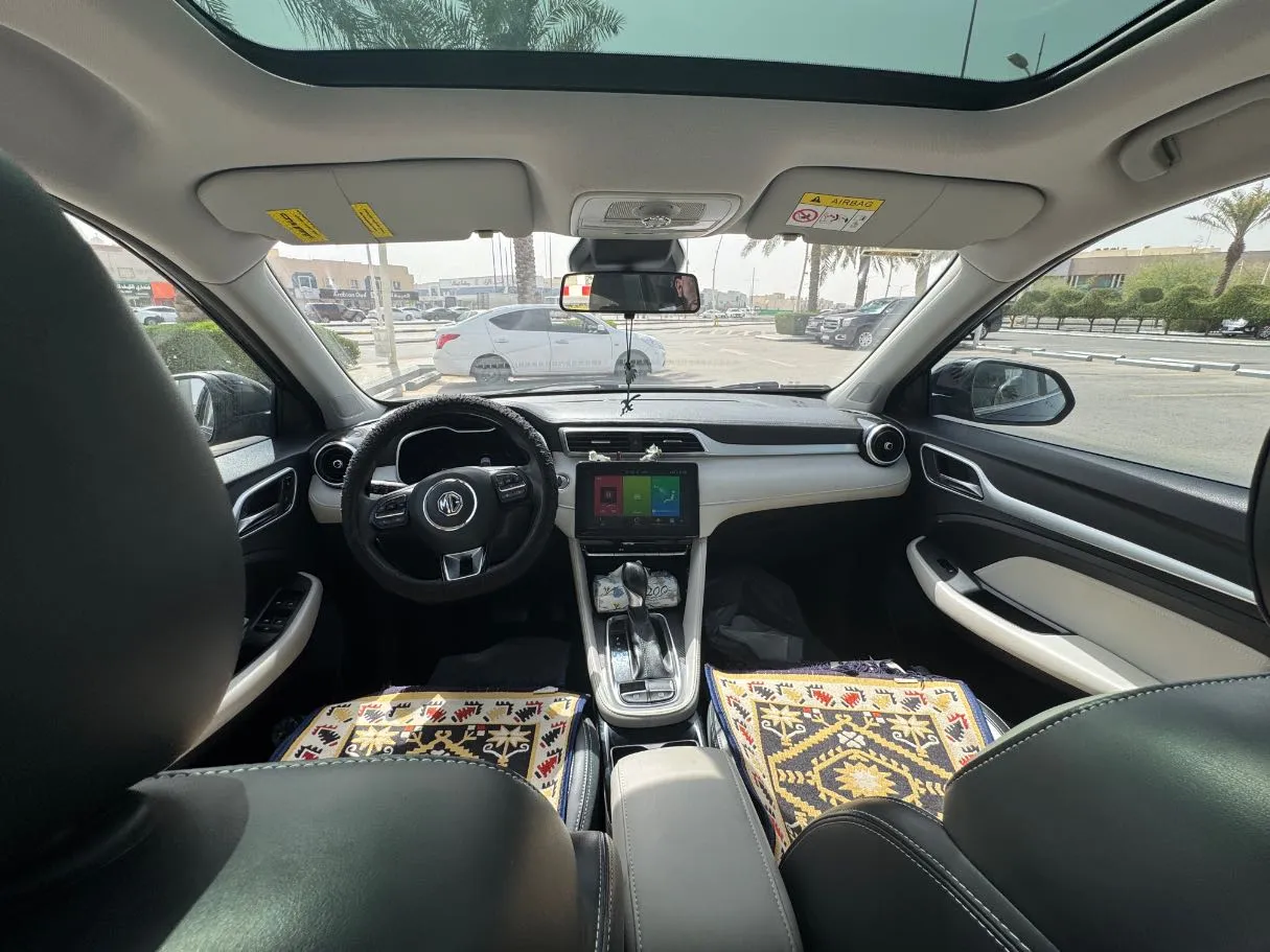 Car image 14