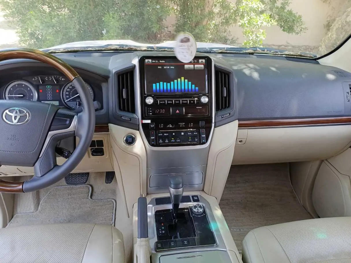 Car image 16
