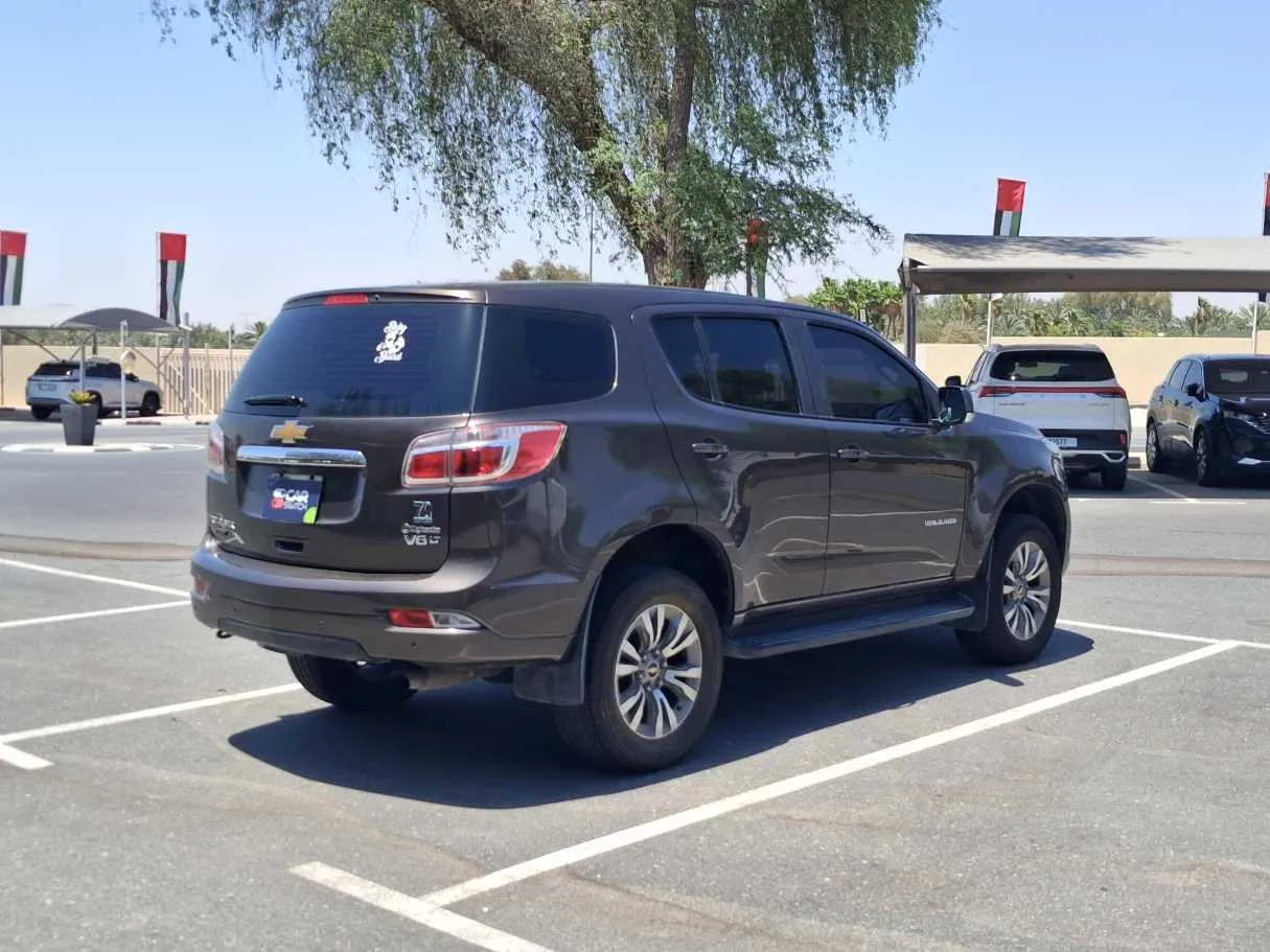 Car image 5