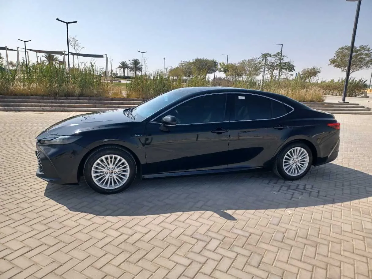 Car image 8