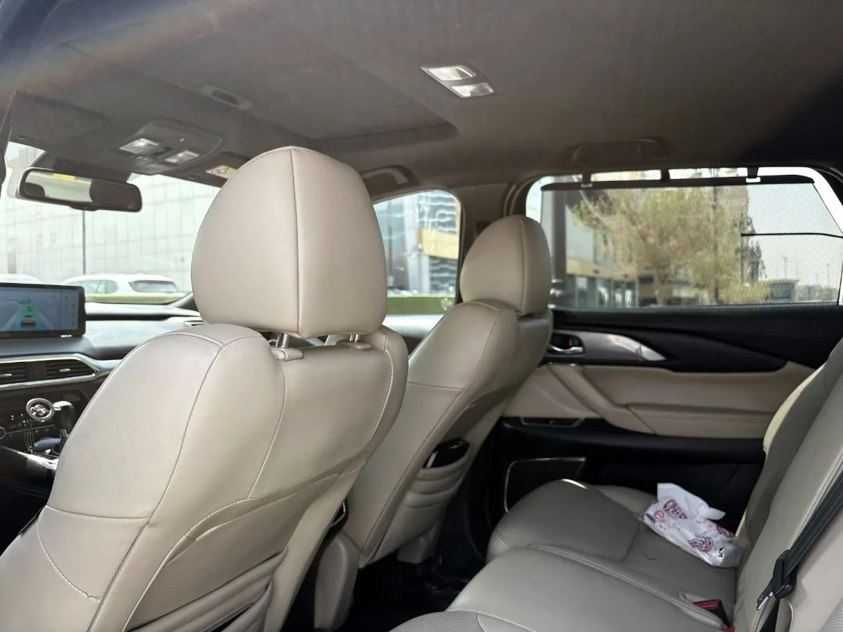 Car image 17
