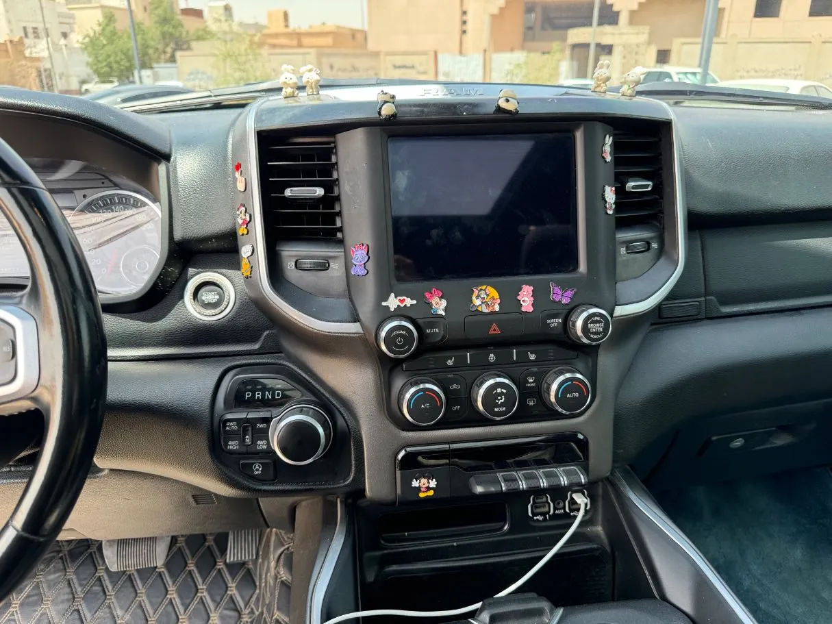 Car image 19