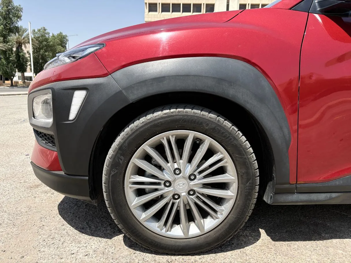 Car image 9