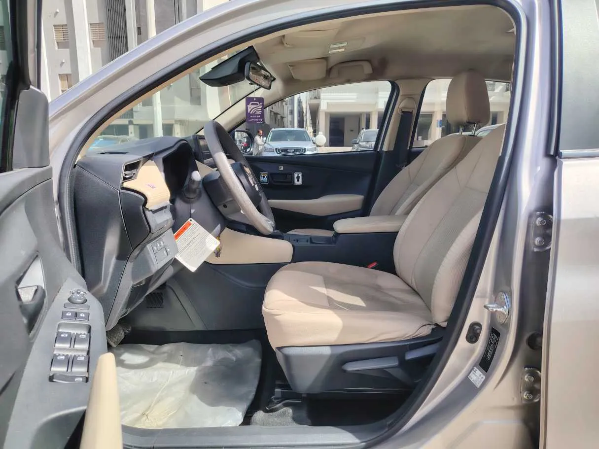 Car image 12