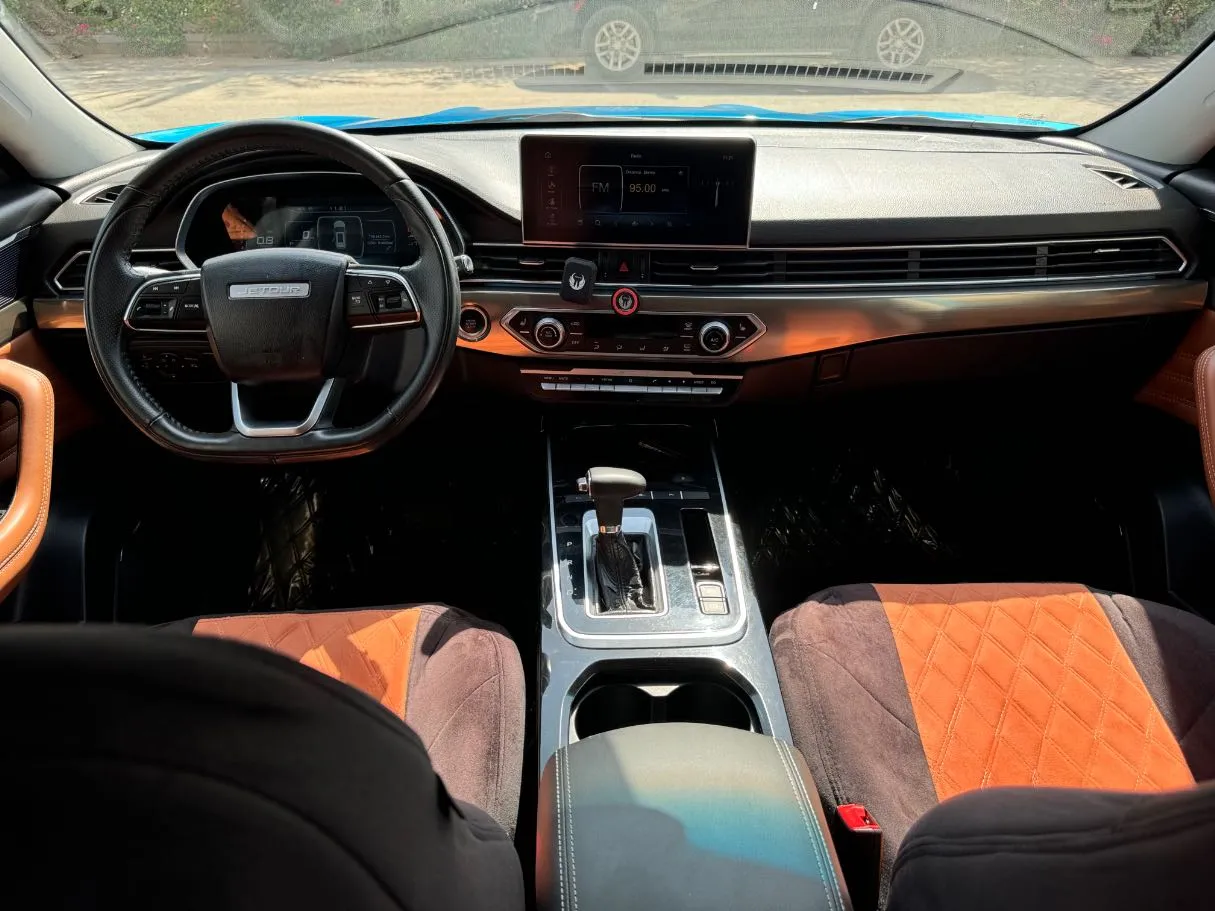 Car image 14