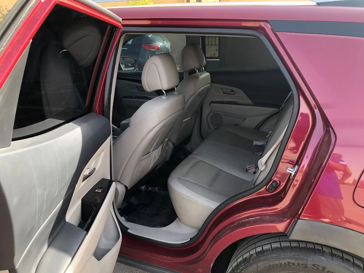Car image 15