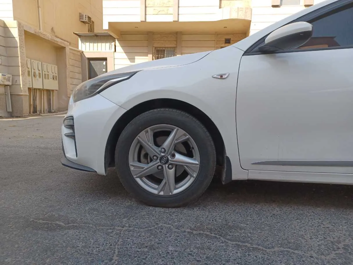 Car image 9